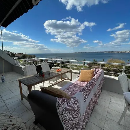 Doga Ve Deniz Ile Ic Ice Apartment Büyükçekmece